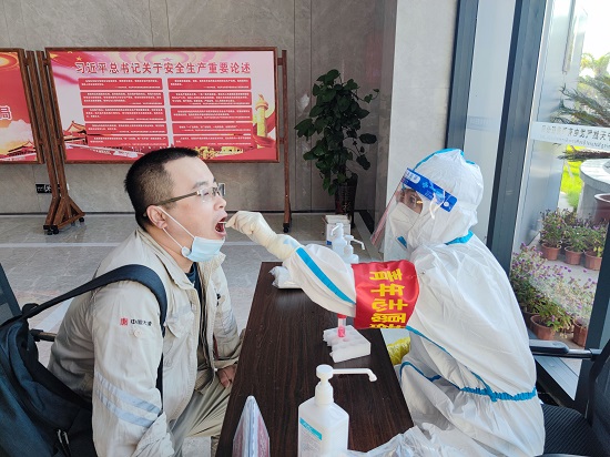 1664161809891011118.jpg ͼ2£ºÇàÄê×ÔÔ¸Õß±äÉí¡±Ã÷È·¡°ÎªÖ°¹¤×öºËËá.jpg