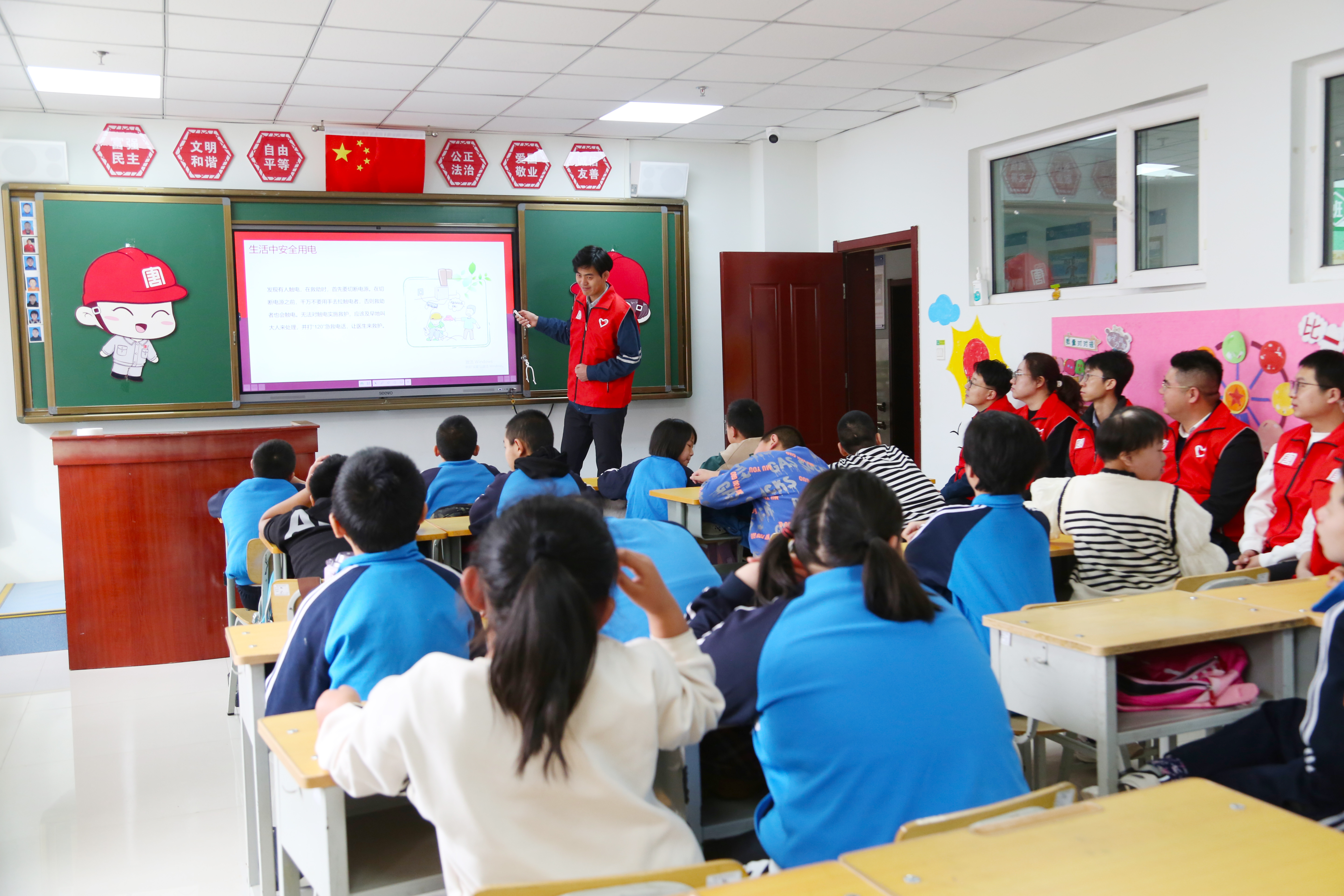 Դҵʮ߽ѧУװ (1).jpg