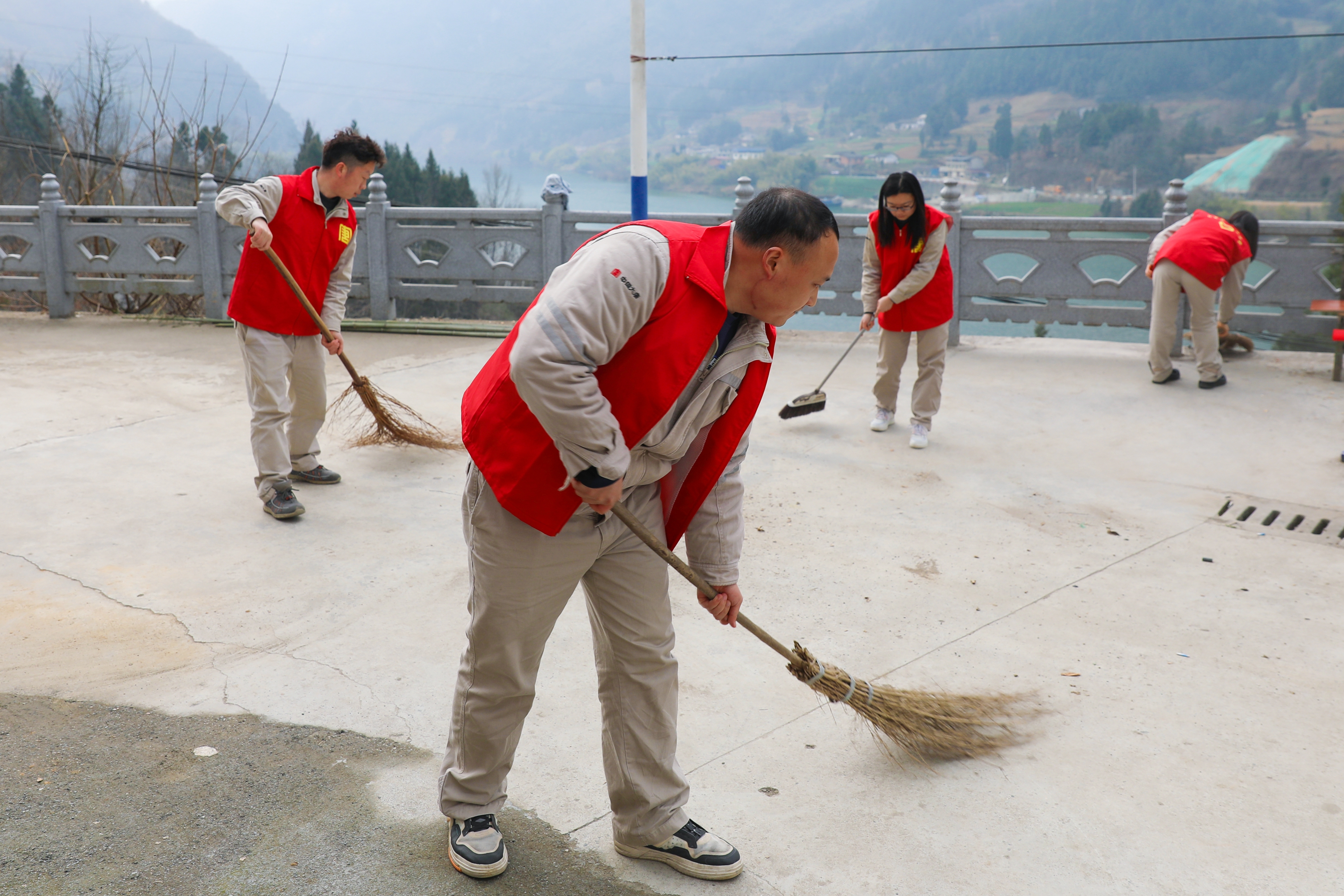 ʯȪˮ糧ѧ׷ഺԸˣʯȪˮ糧 ң (2).jpg